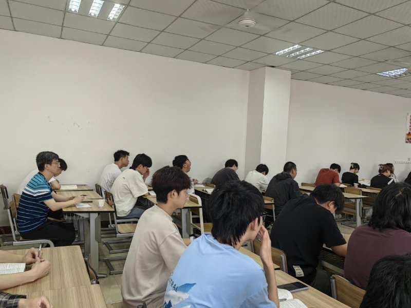 1749471833565022230.jpg 围绕中国特色社会主义法治道路的核心要