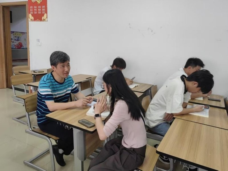 1749471876066078372.jpg 教学过程课堂结构严谨